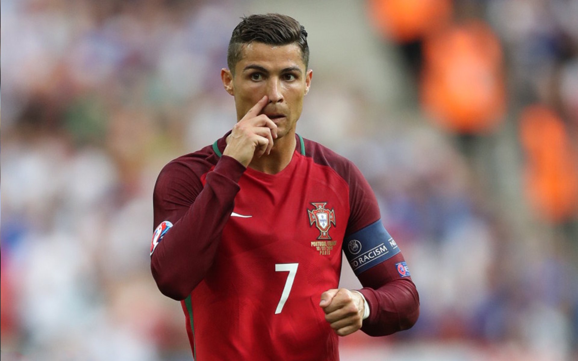 亚博体育官网-足球赛场焦点！葡萄牙队对阵德国队，防守反击奏效，球队笑到最后